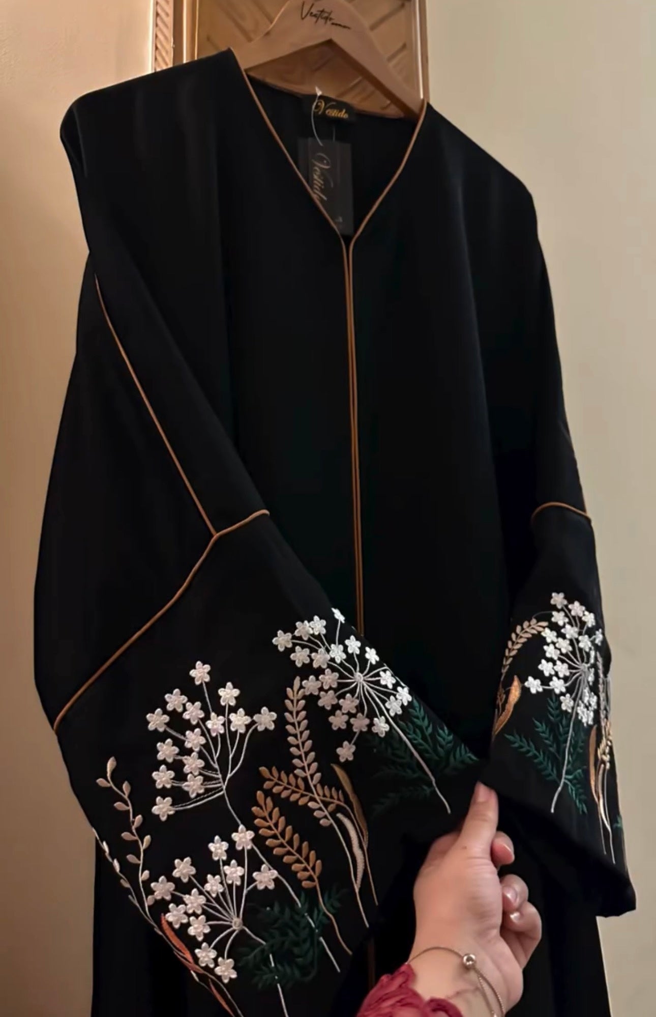 Meshoo ( 2 ) Embroidery Abaya
